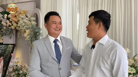 Thánh sún Thách Thức Danh Hài vàng đeo trĩu cổ trong ngày cưới-1