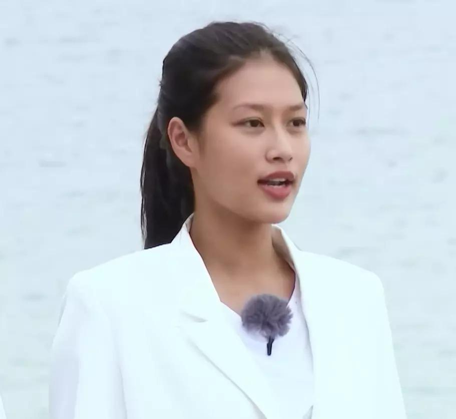 Hoa hậu Thiên Ân chăm khoe mặt mộc, nhan sắc thật ra sao?-4