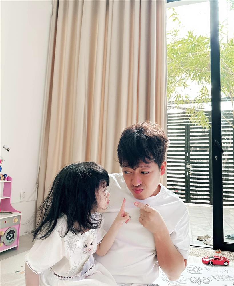 Nhã Phương xả ảnh con gái, rõ chi tiết y sì Trường Giang-1