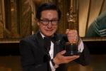 Diễn viên gốc Việt Quan Kế Huy khóc bên tượng vàng Oscar 2023
