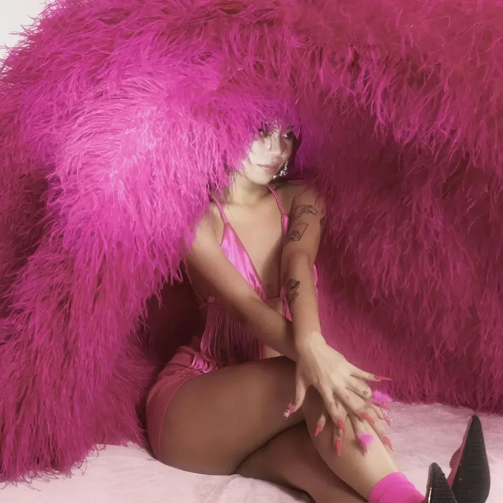 Đài truyền hình gọi ca khúc Ghệ iu dấu của tlinh là nhạc rác-1