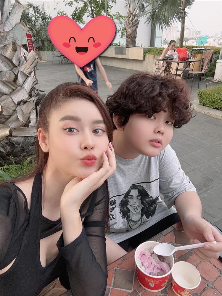 Con trai Trương Quỳnh Anh mới 11 tuổi đã cao lớn vượt mẹ-3