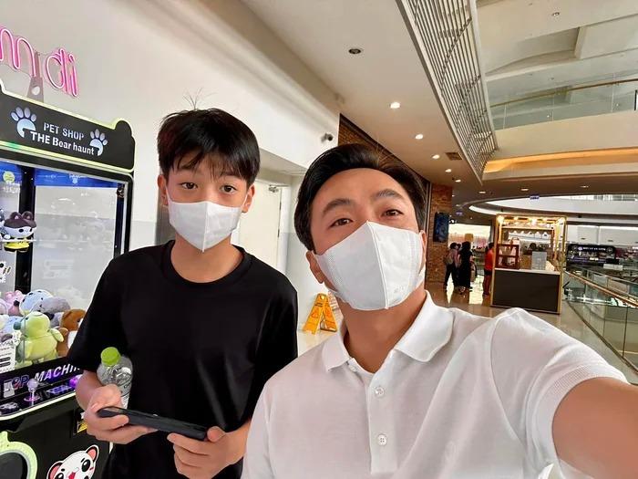 Cường Đô La lên tiếng khi bị hỏi sự riêng tư lúc đưa 2 con xem phim rạp-3