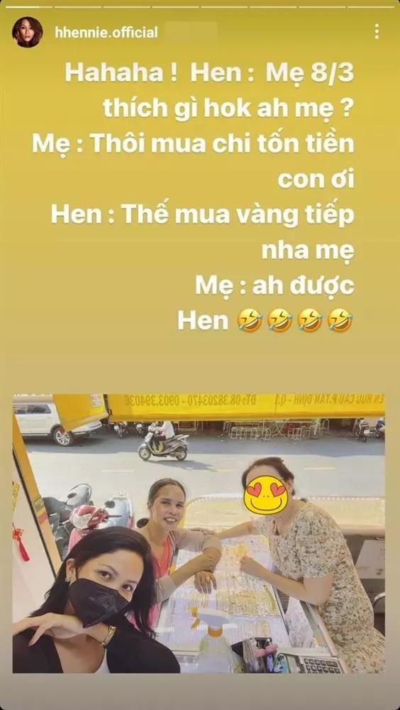 Hoa hậu HHen Niê gây trầm trồ khi tặng mẹ sổ đỏ cả xấp-4