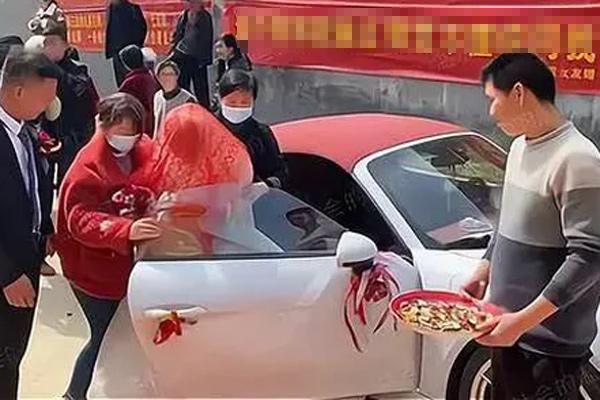 Tình cũ ôm nhau khóc nức nở giữa buổi họp lớp, bạn bè vỡ òa-4