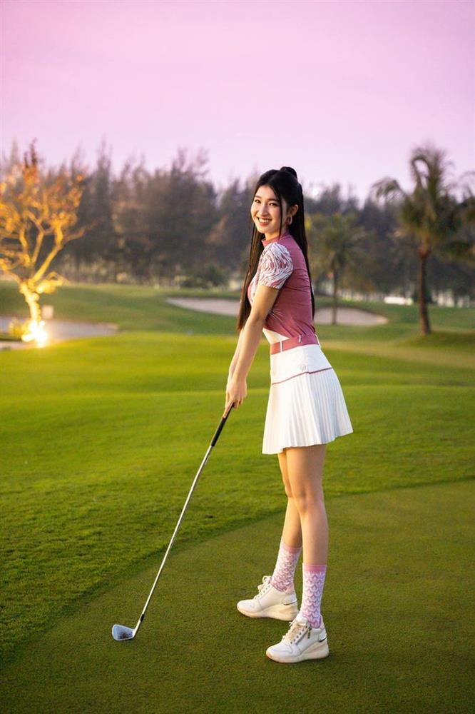 Á hậu Phương Nhi đổi gu thời trang để khoe khéo điểm cực phẩm này?-6