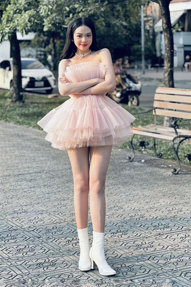 Hoa hậu Thanh Thủy catwalk khoe chân thẳng tắp như kiếm Nhật-4