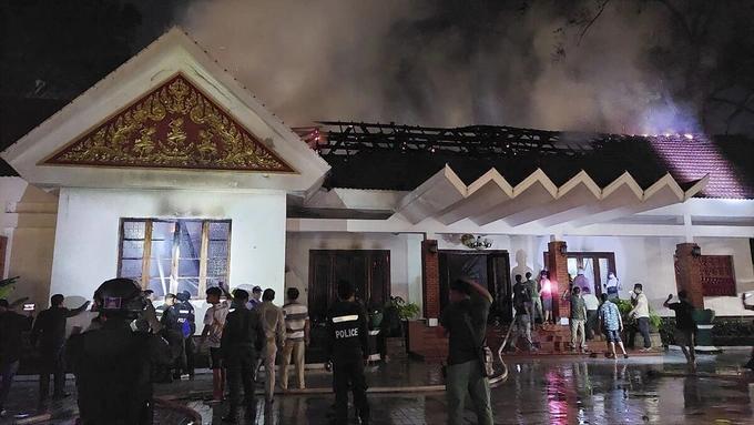 Hỏa hoạn tại cung điện hoàng gia hơn 100 tuổi ở Campuchia-2