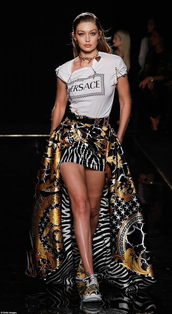 Mặc áo hiệu giống Hà Hồ - Ngọc Trinh, vì sao Phương Oanh bị chê?-6