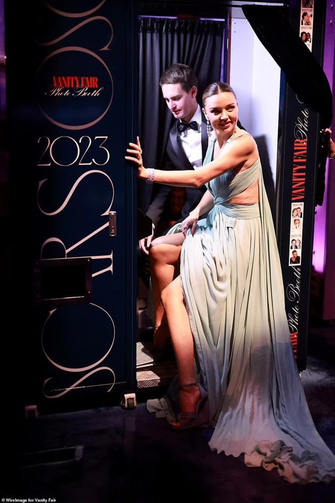 Loạt ảnh người đẹp mặc như không ở tiệc hậu Oscar-13