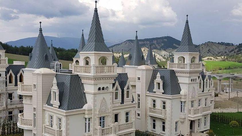 Khu nghỉ giới siêu giàu hóa thị trấn ma, 700 lâu đài Disney bị bỏ hoang-4