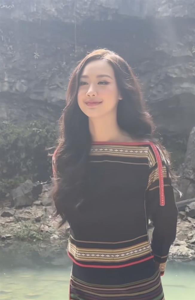 Hoa hậu 1m86 Bảo Ngọc được ví bản sao HHen Niê khi mặc đồ Ê-đê-3