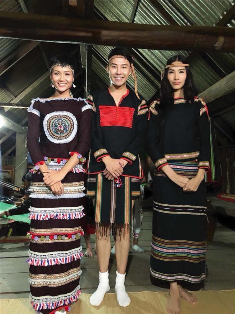 Hoa hậu 1m86 Bảo Ngọc được ví bản sao HHen Niê khi mặc đồ Ê-đê-11