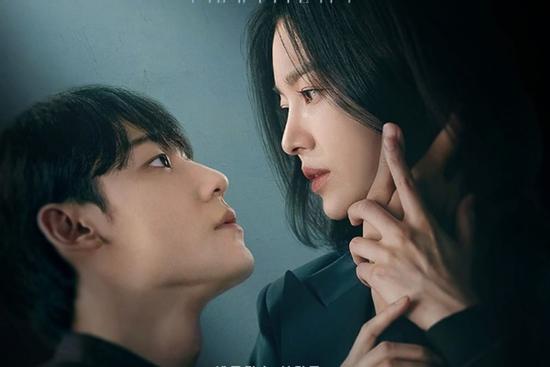 Song Hye Kyo gây tranh cãi vì 'yêu trai trẻ'