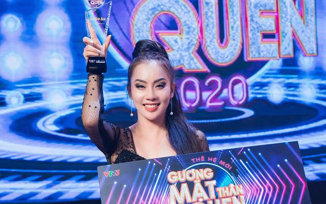 Vũ công trẻ gây bão với ca khúc nhạc Hoa lời Việt trên mạng xã hội-3