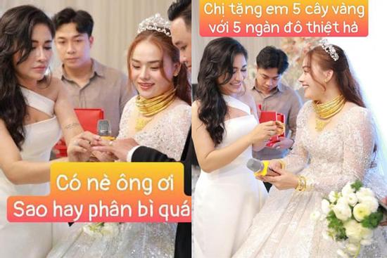 'Thánh sún' Thách Thức Danh Hài được tặng vàng dát kín người