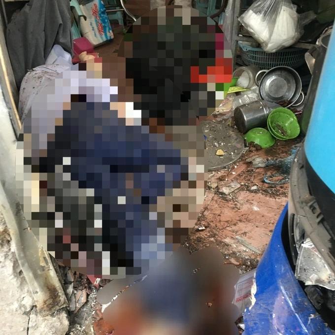 Tránh trẻ nhỏ, xe buýt lao vào quán bún chả trên phố Hà Nội-2