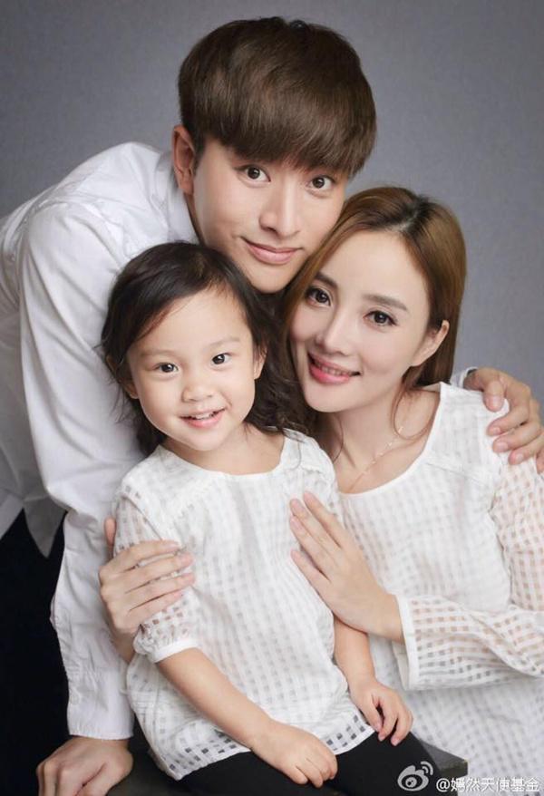 Con gái Giả Nãi Lượng - Lý Tiểu Lộ gây tranh cãi vì lớn trước tuổi-4