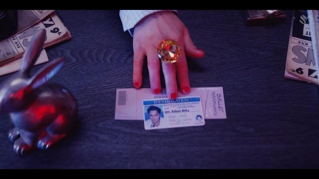 KAI tái xuất với hình tượng kẻ lang thang, cài cắm chi tiết về bản thân trong MV mới-4