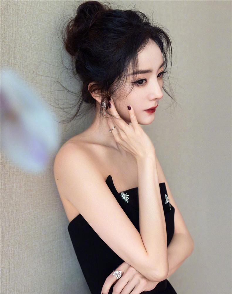 Tiêu chuẩn sắc đẹp độc hại được Dương Mịch, Địch Lệ Nhiệt Ba cổ súy-4