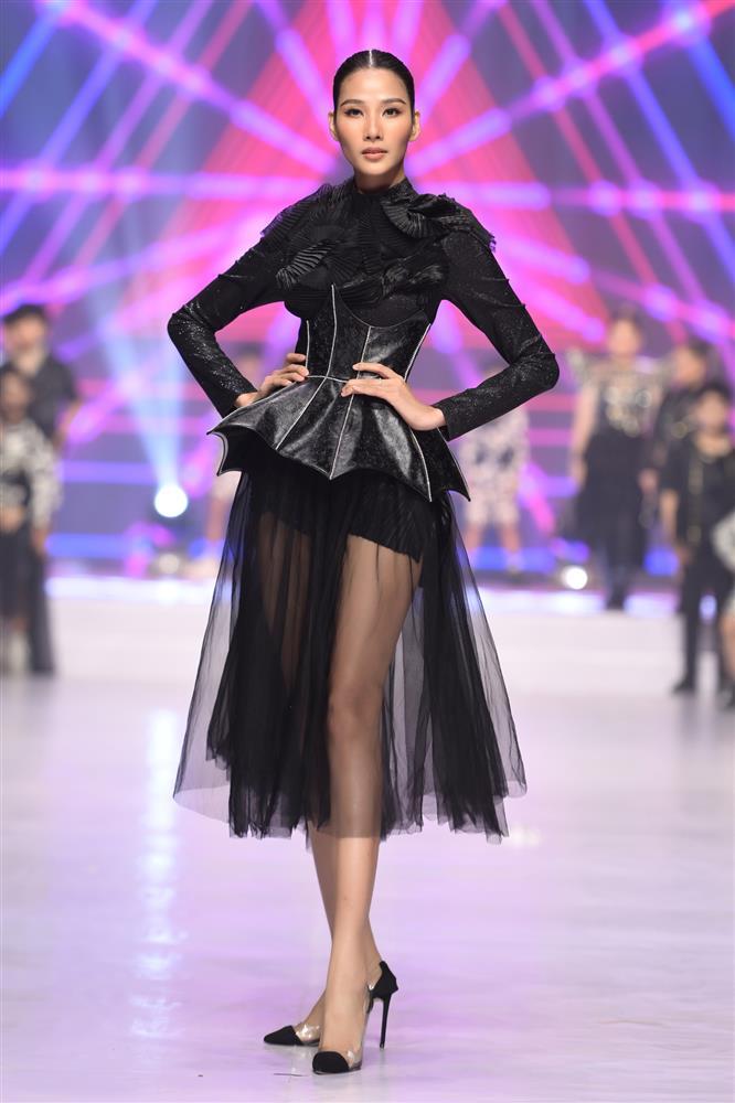 Hoàng Thùy đang là sinh viên năm nhất, hiếm hoi nhắc chuyện chồng con-9