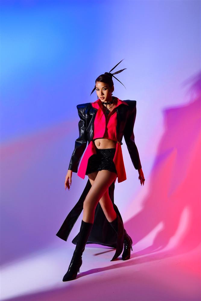 Hoàng Thùy đang là sinh viên năm nhất, hiếm hoi nhắc chuyện chồng con-8