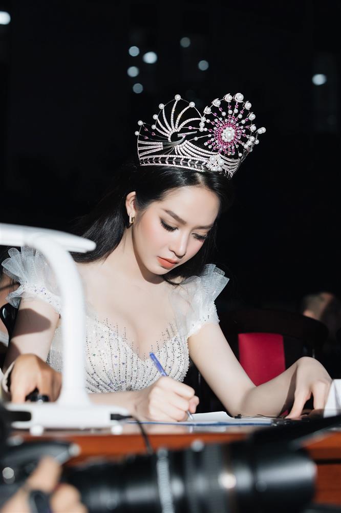 Hoa hậu Việt Nam Thanh Thủy lạ lẫm, như bản sao Ngọc Thảo-2