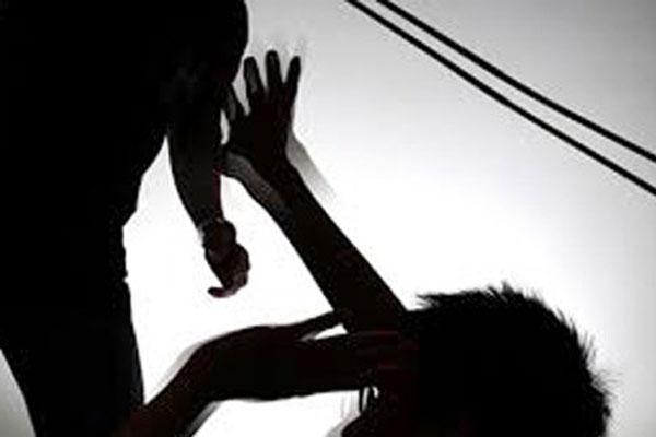 Nửa đêm, chồng sát hại vợ bằng nhiều nhát dao-1