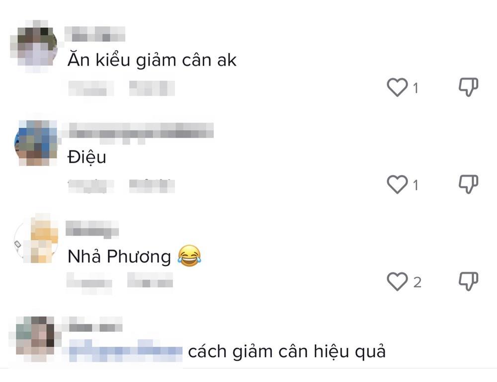 Nhã Phương gây tranh cãi vì cách ăn lạ lùng trên livestream-5