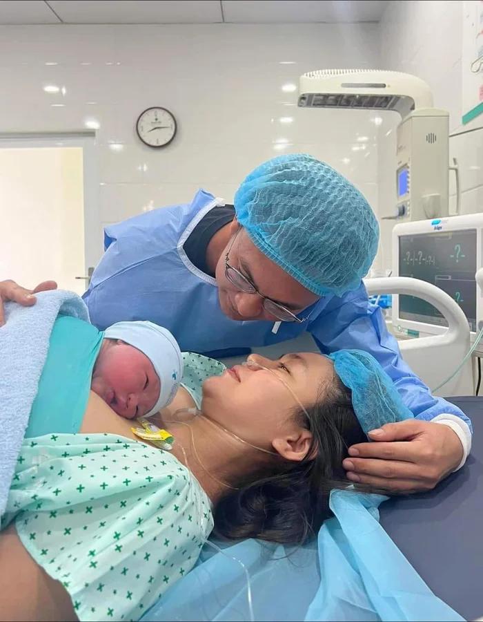 Mâu Thủy tiết lộ lý do công khai ông xã trong dịp đầy tháng con-3