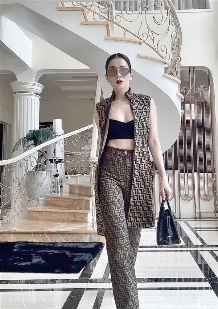 Showbiz Việt ngày 15/3: Thanh Hằng hoang mang về chân dài-4