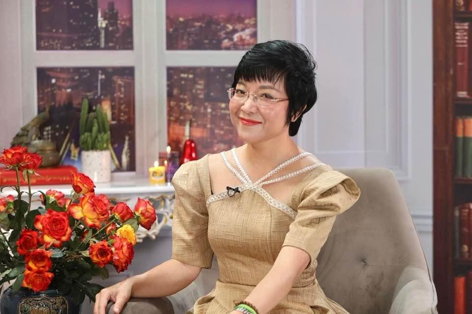 Showbiz Việt ngày 15/3: Thanh Hằng hoang mang về chân dài-8