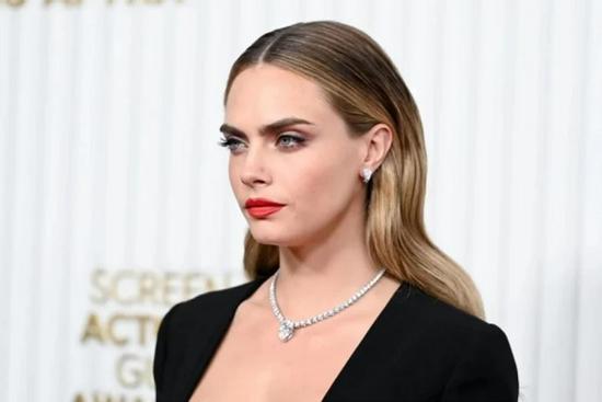 Cara Delevingne: Từng say rượu khi lên 7, bị bạo hành tinh thần