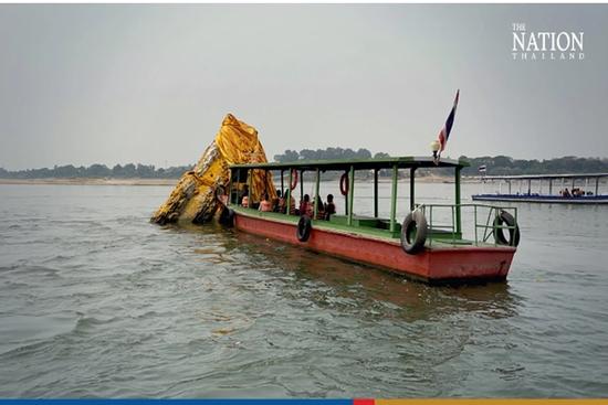 Bảo tháp Phật giáo 700 tuổi bất ngờ nổi trên sông Mê Kông