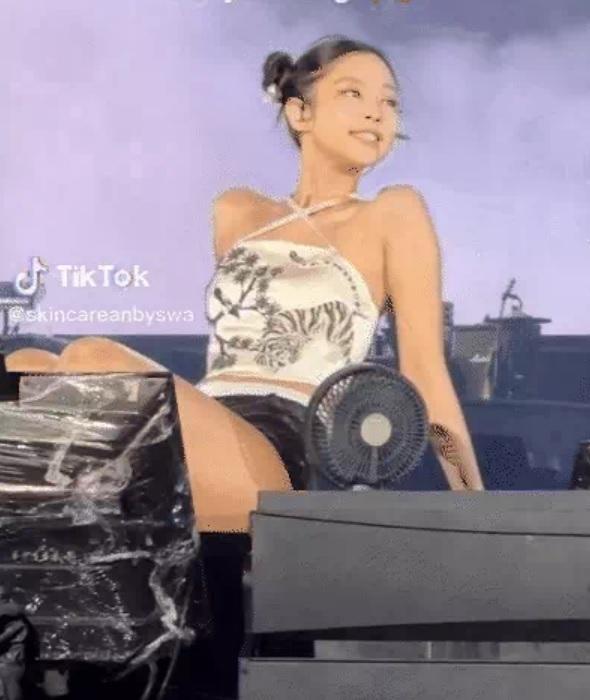 Jennie (BLACKPINK) lại gây xôn xao mạng xã hội-3