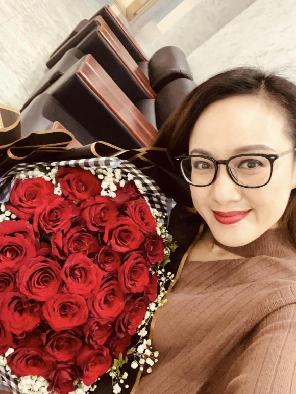 MC Hoài Anh khoe loạt ảnh nhan sắc rạng rỡ ở tuổi 43-2