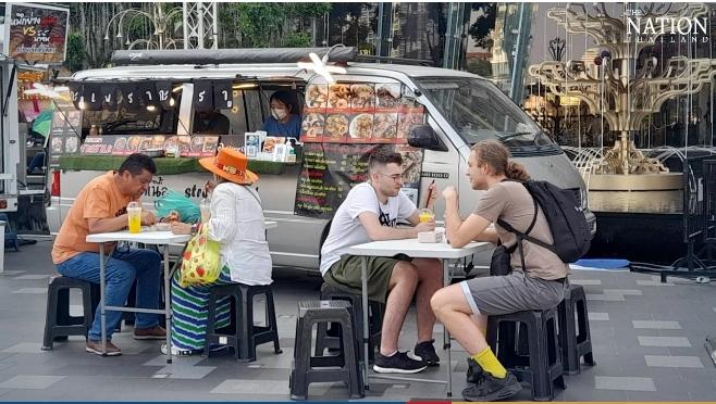 Thái Lan tung chiêu hút khách quốc tế bằng xe tải bán đồ ăn-1