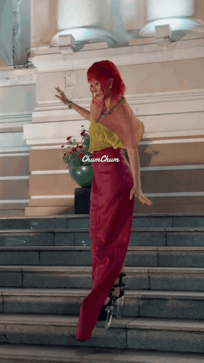 Tiểu Vy loạng choạng, Quỳnh Anh Shyn ngã ngửa tại sự kiện-5