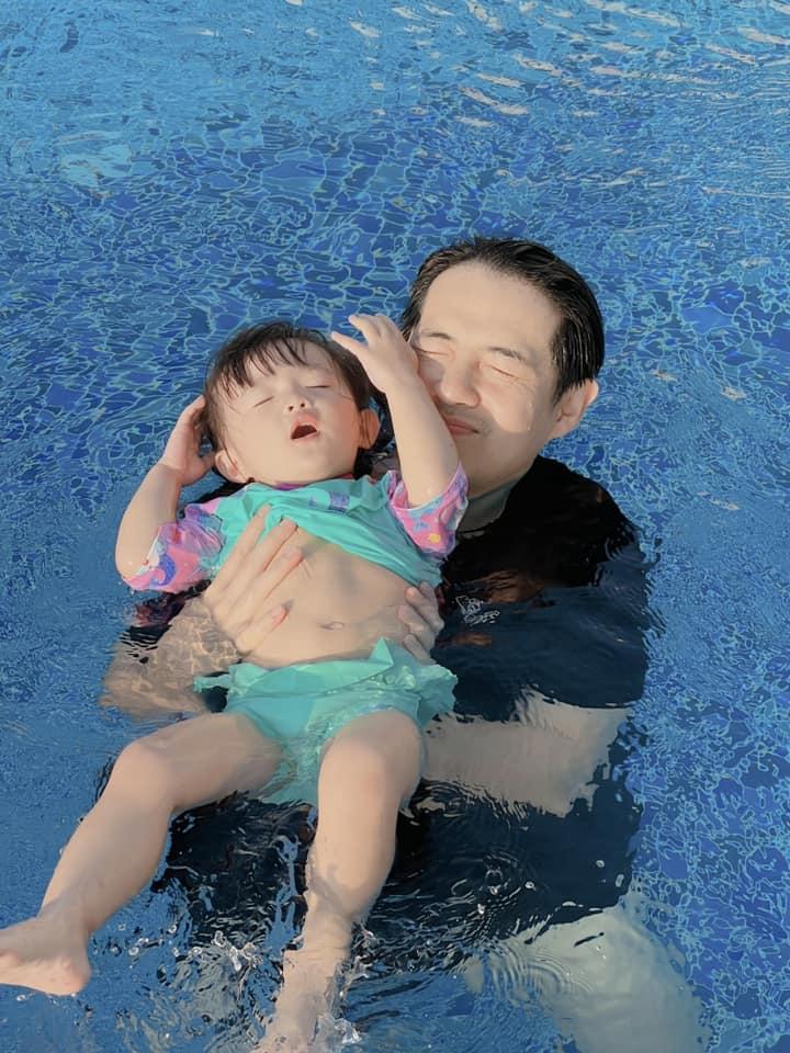 Ái nữ Đông Nhi cực yêu bên bố, mãn nhãn visual cha con-3