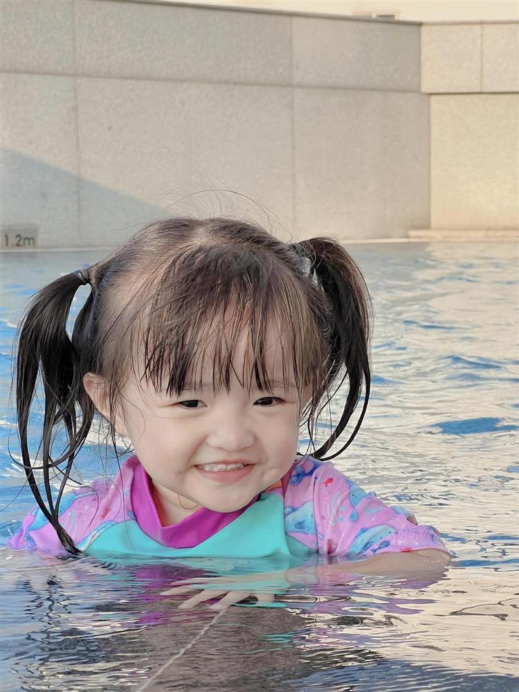 Ái nữ Đông Nhi cực yêu bên bố, mãn nhãn visual cha con-7