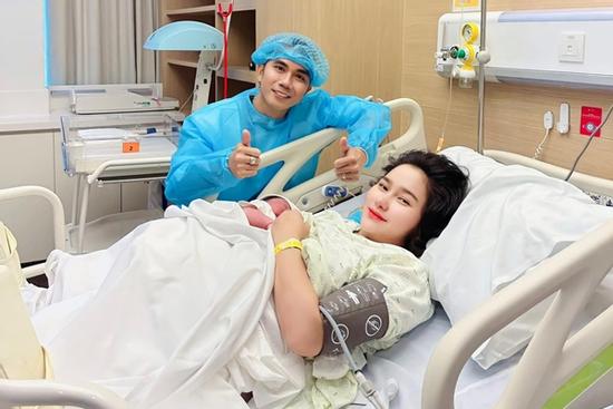 Khánh Đơn báo tin bà xã hạ sinh quý tử