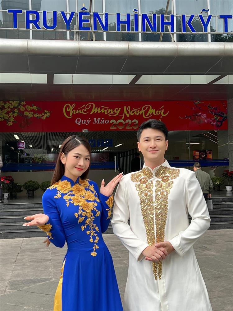 Lê Bống đổi style công sở, xóa sạch ảnh cũ-7