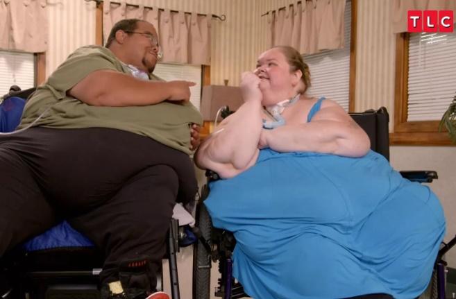 Cuộc sống chật vật của cô gái nặng hơn 300kg-3