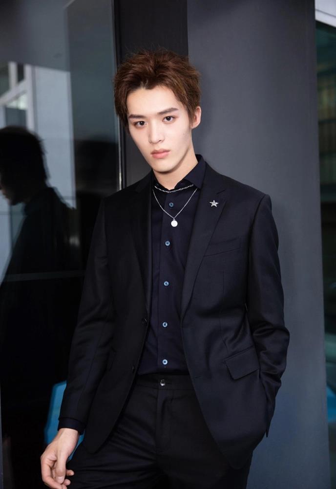 Nam idol từ bỏ showbiz, bán bánh bao ở lề đường kiếm sống-4