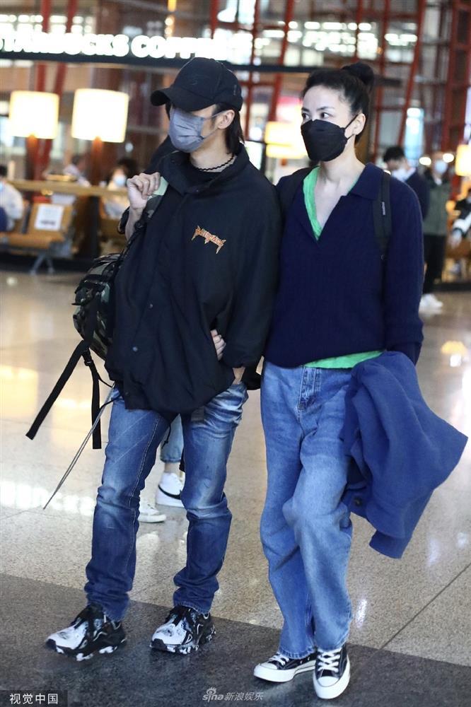 Vương Phi sánh đôi Tạ Đình Phong, công khai cử chỉ cực tình-3