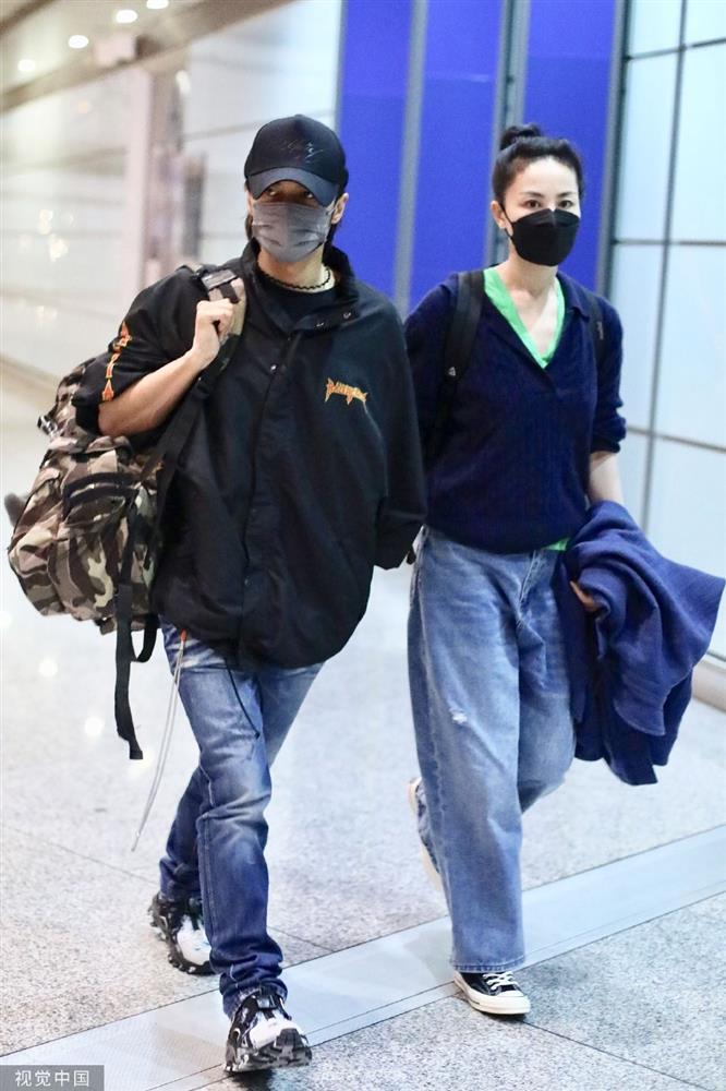 Vương Phi sánh đôi Tạ Đình Phong, công khai cử chỉ cực tình-6