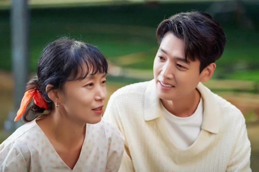 Ảnh hậu Cannes Jeon Do Yeon và 2 lần cặp kè phi công trẻ thất bại-7