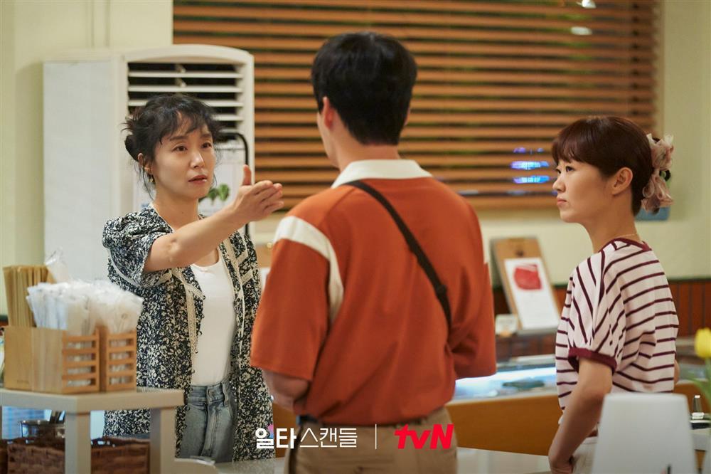 Ảnh hậu Cannes Jeon Do Yeon và 2 lần cặp kè phi công trẻ thất bại-9