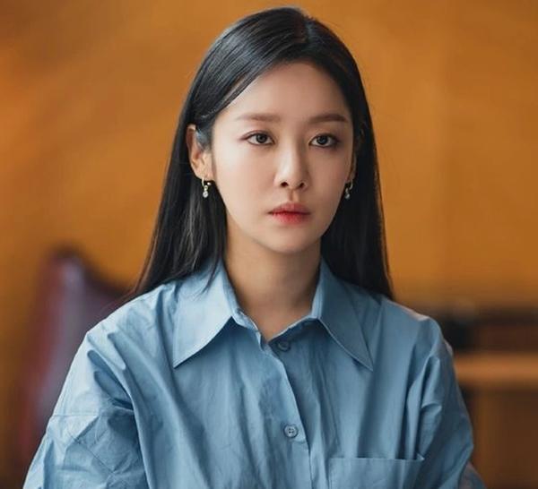 Mỹ nhân gây sốt với cảnh lộ ngực trần táo bạo nhất The Glory-6