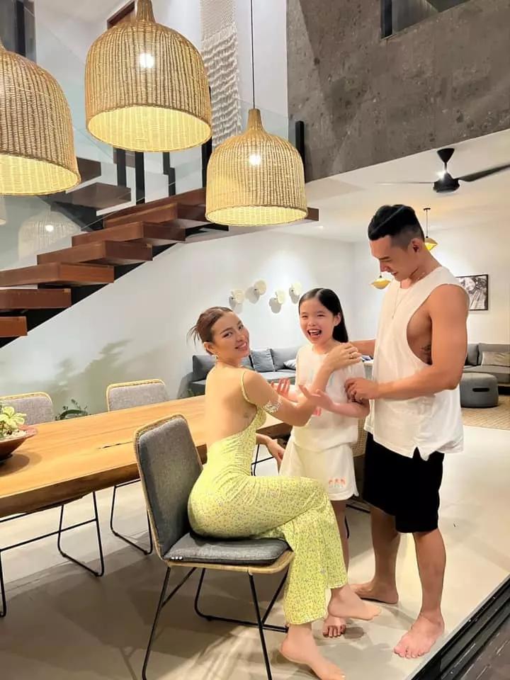 Phản ứng con gái Phương Trinh Jolie khi Lý Bình trêu giống cô gái xấu xí-3